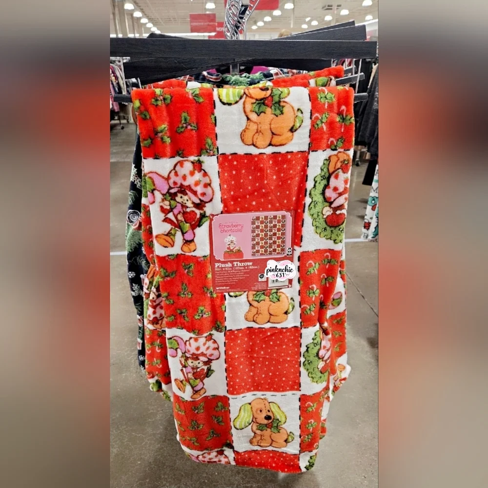 Strawberry Shortcake Plush Christmas Blanket Holly & Dog Custard Vintage Style